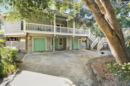 Resting Beach Face! 5BR estate on Golf Course w/3Decks, 2Fireplaces & Sundeck