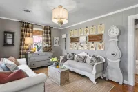Scarlett Scales Cottage in Downtown Franklin - บังกะโล