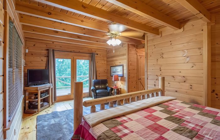 Southern Comfort Cabin- 8 Guests, 3 BR, 2.5 BA, Hot Tub, WiFi- Hocking Hills