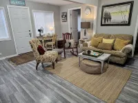Pet Friendly 50) 2b/1b Cottage with Large Yard Just Off the Lake! - 3-Star