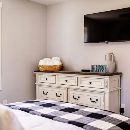 Hollow Hideaway is Just the Place if You Looking to Get Away and Relax.