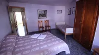 Hostal Porta de Núria - Bãi đậu xe
