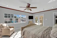 Luxury Water Front, Heated Pool & Jacuzzi, 5br