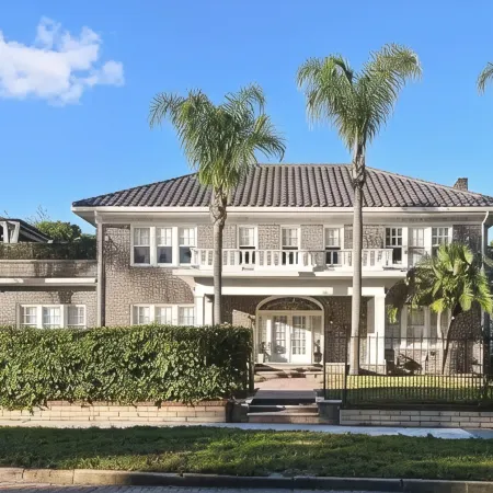 RENOVATED LUXURY 6000 sqft Mansion in Downtown Orlando SLEEP 14 NEAR Theme Parks