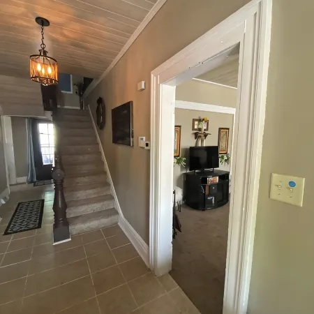 Charming Wheeling Island home. Large cozy and spacious! Your home away from home