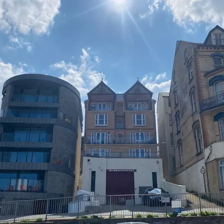 LUXURY PENTHOUSE APARTMENT ALONG  ILFRACOMBE SEAFRONT! GREAT FOR FAMILIES !