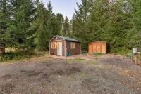 Th River House- Riverfront Cabin with Hot Tub, Fire Pit and Gazebo - 4-Star