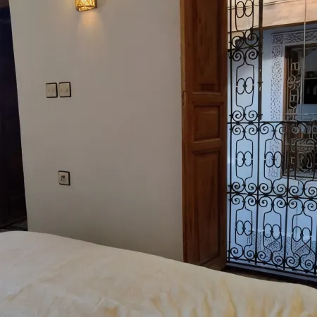Dar Sghira: Private Fully Renovated Small Riad, Rooftop, Heart of Medina, Fiber