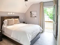 Main Street Family Retreat, Walking Distance to Beach & Downtown. Pet Friendly! - Wifi