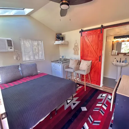 Cozy and Quiet Tiny House Cottage with Skylight 2 Minutes from Main Street