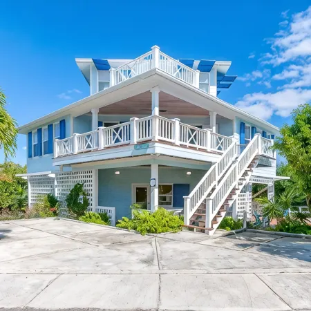 Blue Tang - Newly Renovated Bahamian Villa, minutes to the ocean!