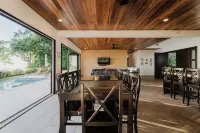 Casa Montaña - Majestic Ocean Views at Dominical Hills