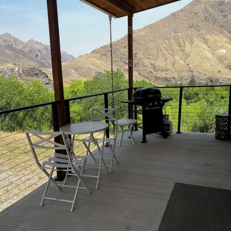 Hilltop riverview bunkhouse