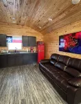 Cabin Unit 3 of 6 Called the Texan with WiFi and AC in serene Paige