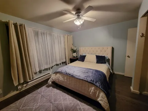 Charming 2-bedroom water view house, WiFi in nice Bremerton - 2-Star