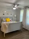 Charming 1940’s Ronda House Wilkes County NC Stone Mountain , wineries , NASCAR - Homestays