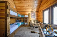 Private Pool / Steps from Dining, Shops & Brewery / Hot Tub / Arcade / Playset - Pools