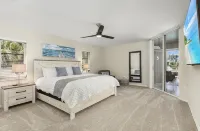 MAGNIFICENT! LUXURY WATERFRONT HOME;BIG HEATED POOL-80’ DOCK! 5 MIN FISH VILLAGE - Jacuzzi