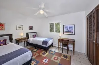 Spacious 3 bedroom, 2 bathroom luxury home; AC; 1 mile to historic Canyon Road - บังกะโล