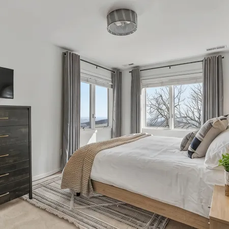 Designer Home w/ Incredible Views, Sleeps 16