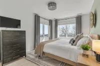 Designer Home w/ Incredible Views, Sleeps 16 - Uima-altaat