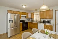 Cozy 3-bedroom Duplex2 in beautiful Springfield with WiFi, central AC - 3-Star