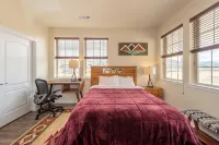 Granby Ranch Getaway Sleeps 5!2b,2b, Access to Heated Pool/Hot Tub/Workout Room! - 4-Star