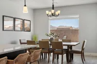 Luxury 5BR Wellness Retreat w/ Private Pool, Hot Tub & Cold Plunge Near Zion - Balcony