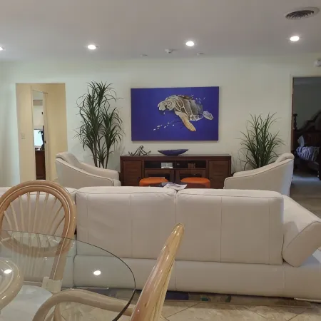 Island Living, Within Walking Distance To Beach Restaurants Shops Parks Marina