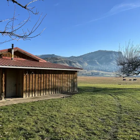 Cozy Cabin with River Access optional full 50amp RV hook-ups onsite