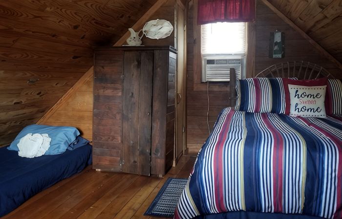 Glory Days Riverfront Authentic Restored 1800s Log Cabin Near Gem Mines