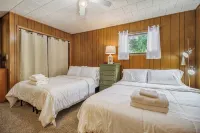 Schooner and Whoop-Ti-Do Cottages: Private Beach on Silver Lake! - Wifi