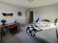 Spacious Mountain Home with Hot Tub on 10 Acres, Nearby Skiing - シャレー