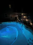 Spacious 2 Bed2 Bath Guest Suite Apt with HOT TUB and EV Charging - Hot Tub