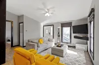 Perfect Large Group Getaway Near Grand Park, Ruoff Music Center - 4-Star
