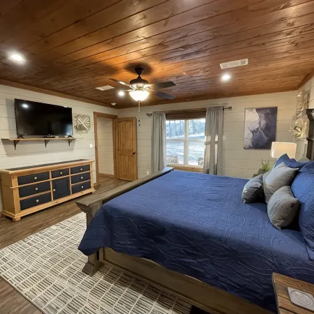 Spacious house with amazing mountain views in the Potato Hills