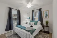 Newly Renovated 4BR Beach Retreat: Walk to beach,Games, Pet Friendly, Near DT - 3-Star