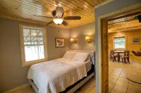 Cozy Cabin on Secluded Peninsula - 샬레 호텔