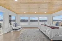 Vashon Modern Beachfront Getaway: Pet & Family-Friendly with Stunning Views! - Boutique