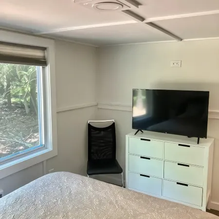 Esopus Creek Modern Tiny House Retreat in Woodstock &Kingston Catskill Area!