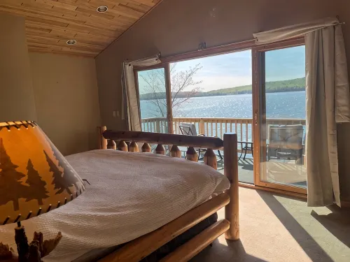 Large home on the UP's best lake! Sleeps 22! Boat to Young's Golf Course! - 4성급