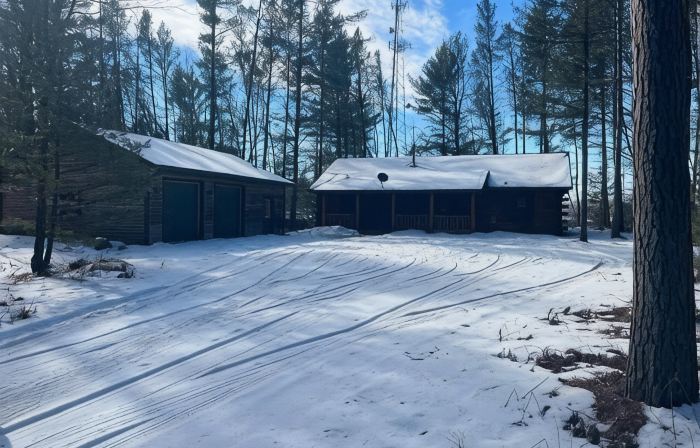 Private Log Cabin near Lake Arbutus and ATV trails