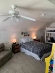 Beach viewing from deck, living, dining, kitchen, in your king size Nectar bed. - 按摩浴缸