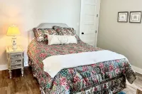 2Br with Balcony Near Biloxi Beach & One Block to Casinos! Downtown Darling - balcony