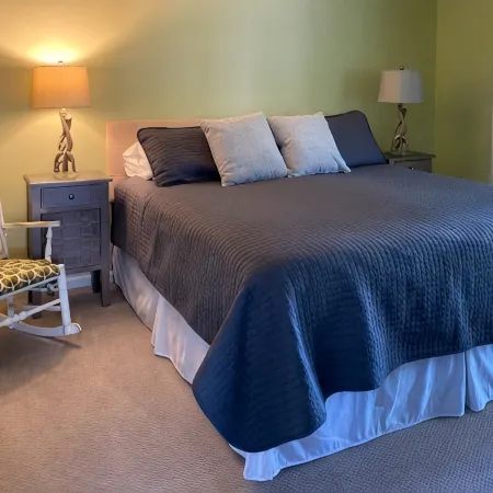 True Blue Renovated 2B/3B or 3B/3B Same Price  Top Floor Unit Best View !!