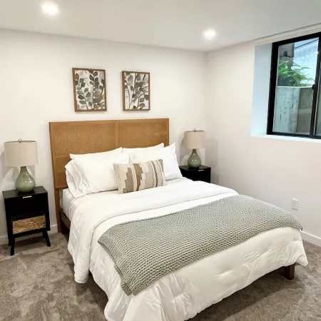 Newly Renovated, AC, Walkable, Central Downtown Bothell