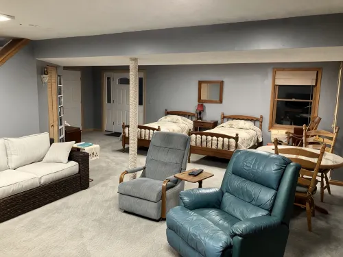 Beautiful lower level of house in nature with wildlife all around. - Alojamientos