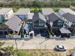 Queen Ma Pool villa