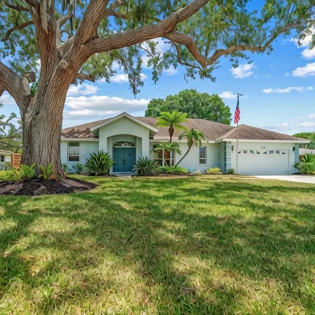 Private Pool Home Hideaway in Palm Aire. Close to all Sarasota has to offer.