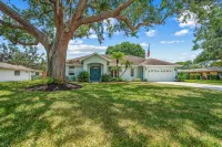 Private Pool Home Hideaway in Palm Aire. Close to all Sarasota has to offer. - Private Pool